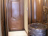 Entr&eacute;e am&eacute;nag&eacute;e de boiseries &laquo;&nbsp;grand si&egrave;cle&nbsp;&raquo; dans un immeuble XVIII&egrave;me si&egrave;cle.